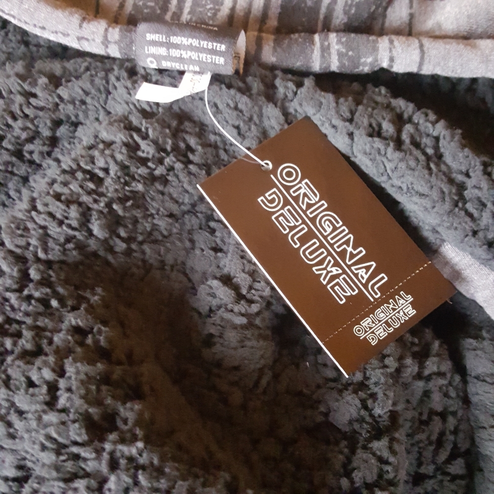 MEDIUM Sherpa Lined Zip-Up Hoodie - Picture 7 of 7